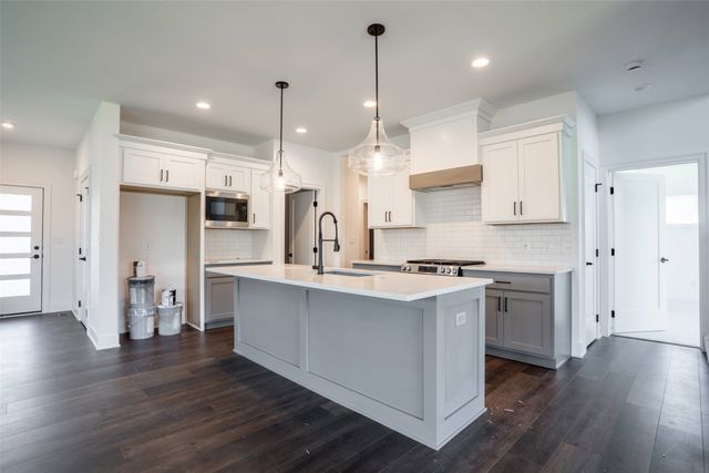 537 SE Walnut Woods Drive, West Des Moines, IA 50265