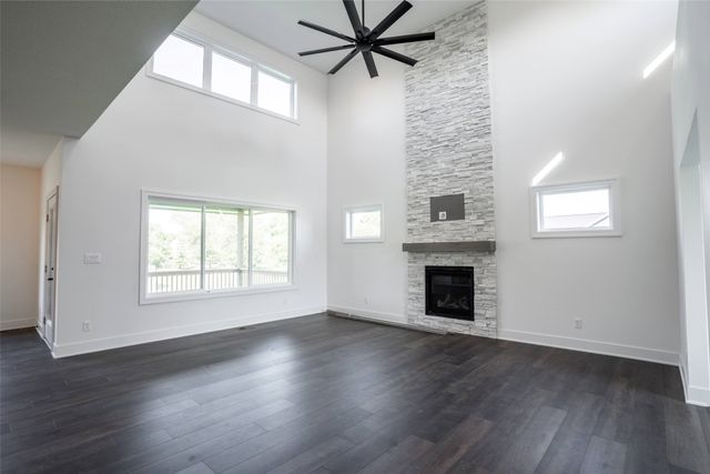 537 SE Walnut Woods Drive, West Des Moines, IA 50265