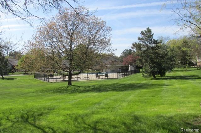 5317 Fairway Lane, West Bloomfield, MI 48323