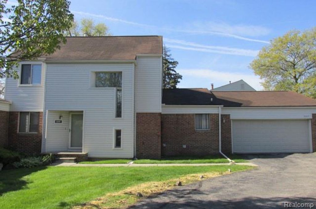 5317 Fairway Lane, West Bloomfield, MI 48323