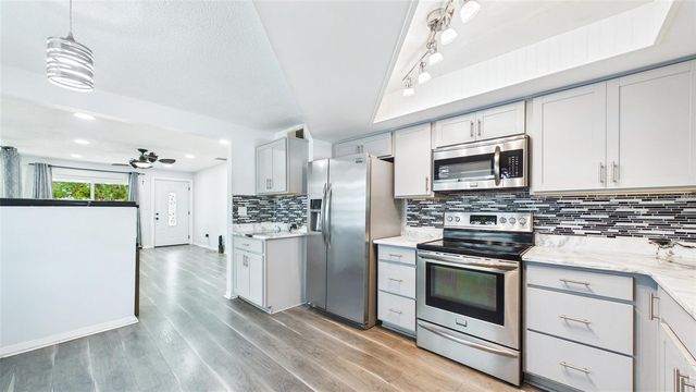 1990 CAROLINA AVENUE, Tarpon Springs, FL 34689