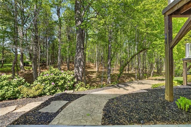 8144 Zinfandel Drive, Kernersville, NC 27284