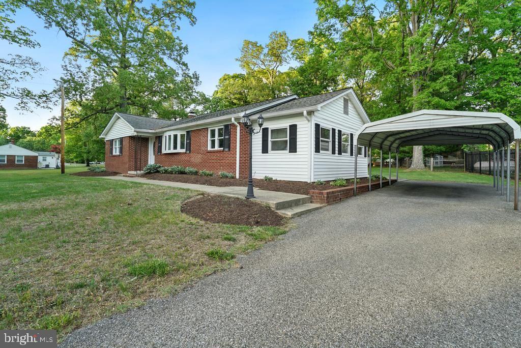 Image 3 of property listing at 4200 MARION LN, Waldorf, MD 20601