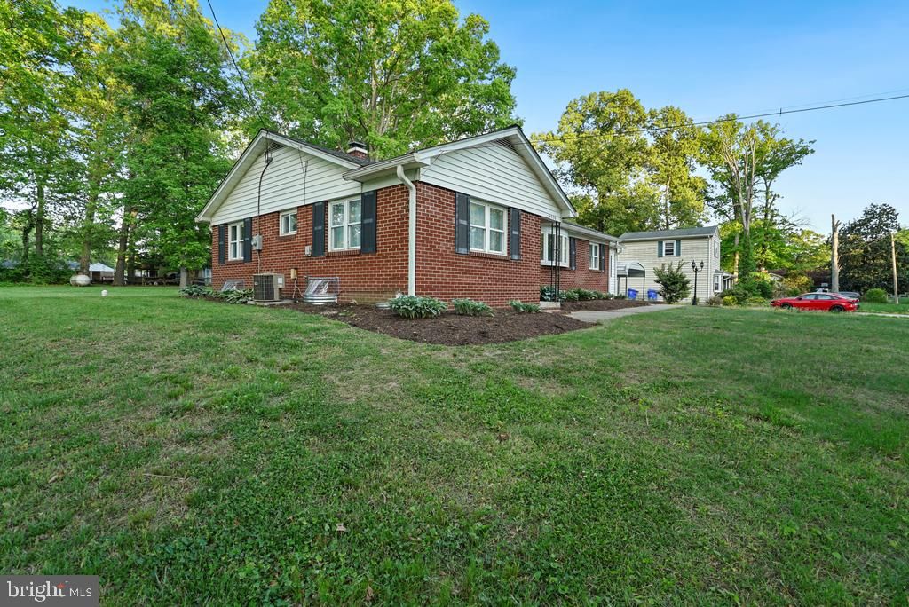 Image 5 of property listing at 4200 MARION LN, Waldorf, MD 20601