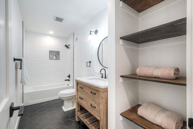 2295 Highland Drive, Carlsbad, CA 92008