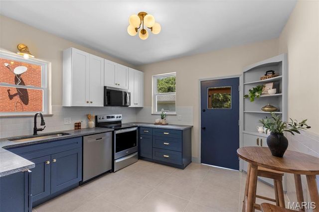 5241 Murdoch Avenue, St Louis, MO 63109