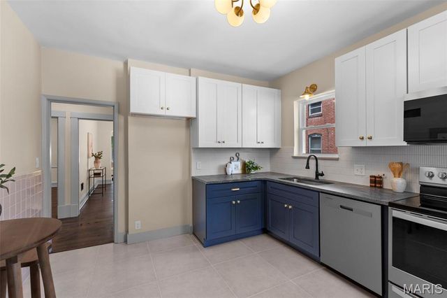 5241 Murdoch Avenue, St Louis, MO 63109