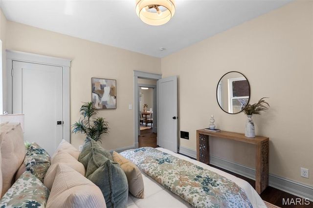 5241 Murdoch Avenue, St Louis, MO 63109