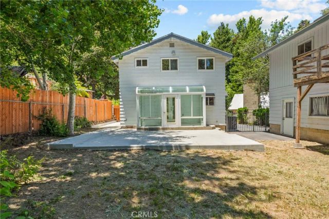 22879 Juniper Lane, Crestline, CA 92325