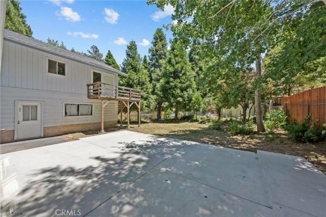 22879 Juniper Lane, Crestline, CA 92325