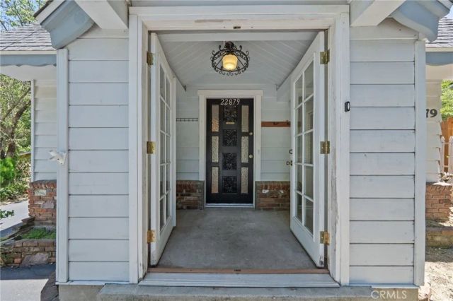 22879 Juniper Lane, Crestline, CA 92325