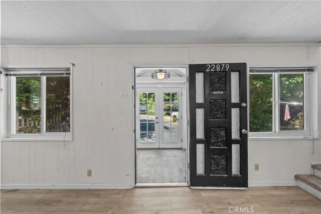 22879 Juniper Lane, Crestline, CA 92325