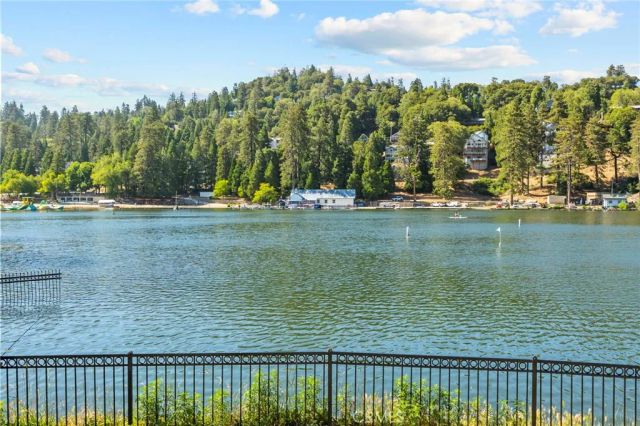 22879 Juniper Lane, Crestline, CA 92325