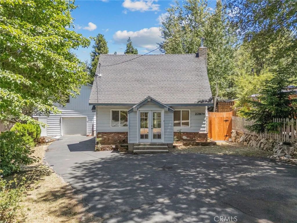 22879 Juniper Lane, Crestline, CA 92325