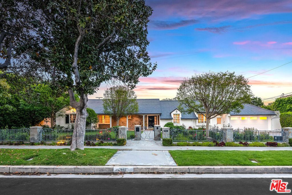 Image 1 of property listing at 9921 Toluca Lake Avenue, Toluca Lake, CA 91602