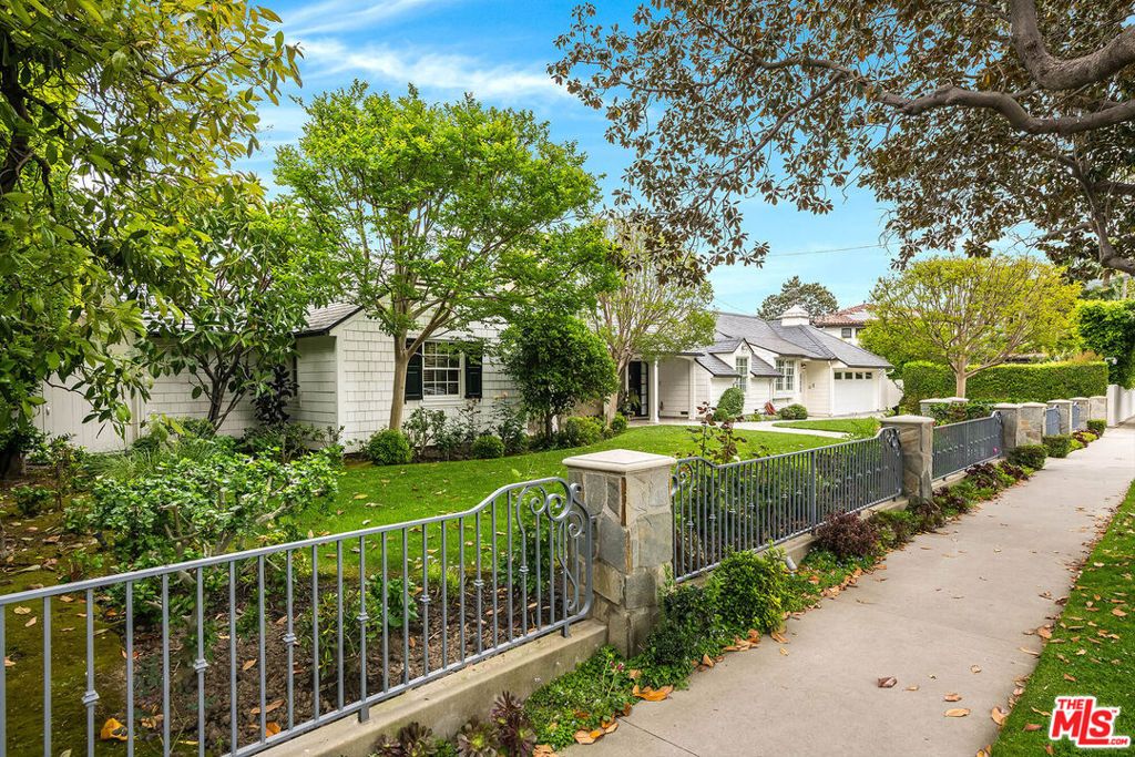 Image 2 of property listing at 9921 Toluca Lake Avenue, Toluca Lake, CA 91602