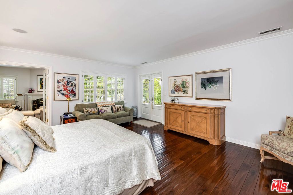 Image 28 of property listing at 9921 Toluca Lake Avenue, Toluca Lake, CA 91602