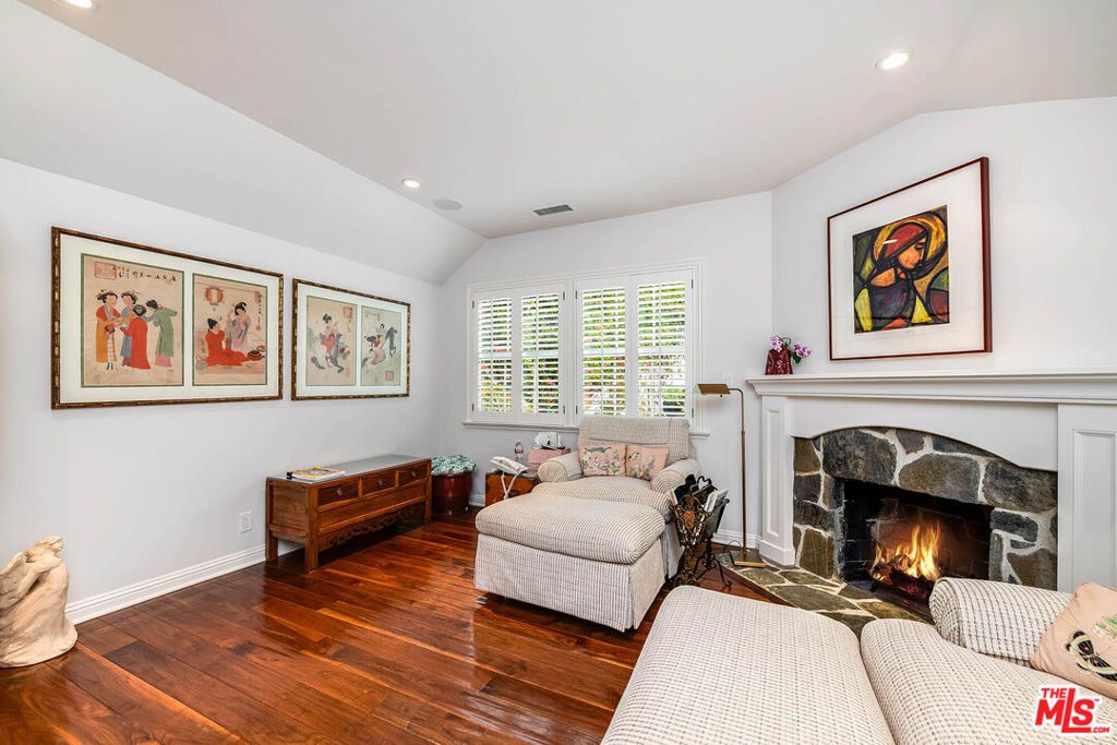 Image 29 of property listing at 9921 Toluca Lake Avenue, Toluca Lake, CA 91602