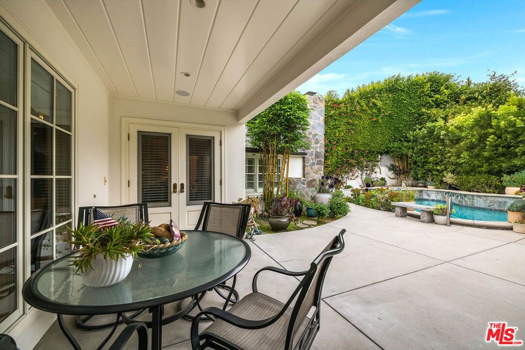 Image 32 of property listing at 9921 Toluca Lake Avenue, Toluca Lake, CA 91602