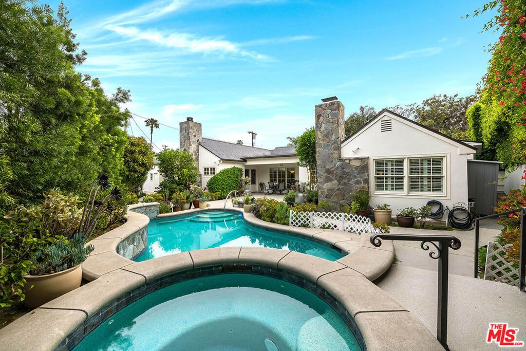 Image 34 of property listing at 9921 Toluca Lake Avenue, Toluca Lake, CA 91602