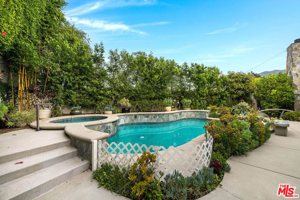Image 35 of property listing at 9921 Toluca Lake Avenue, Toluca Lake, CA 91602