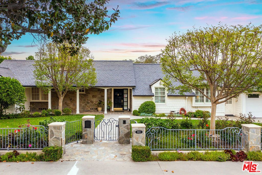 Image 36 of property listing at 9921 Toluca Lake Avenue, Toluca Lake, CA 91602