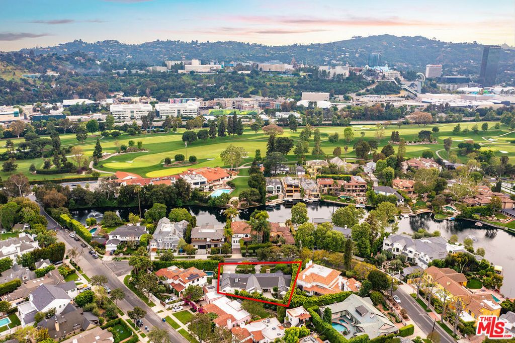 Image 43 of property listing at 9921 Toluca Lake Avenue, Toluca Lake, CA 91602