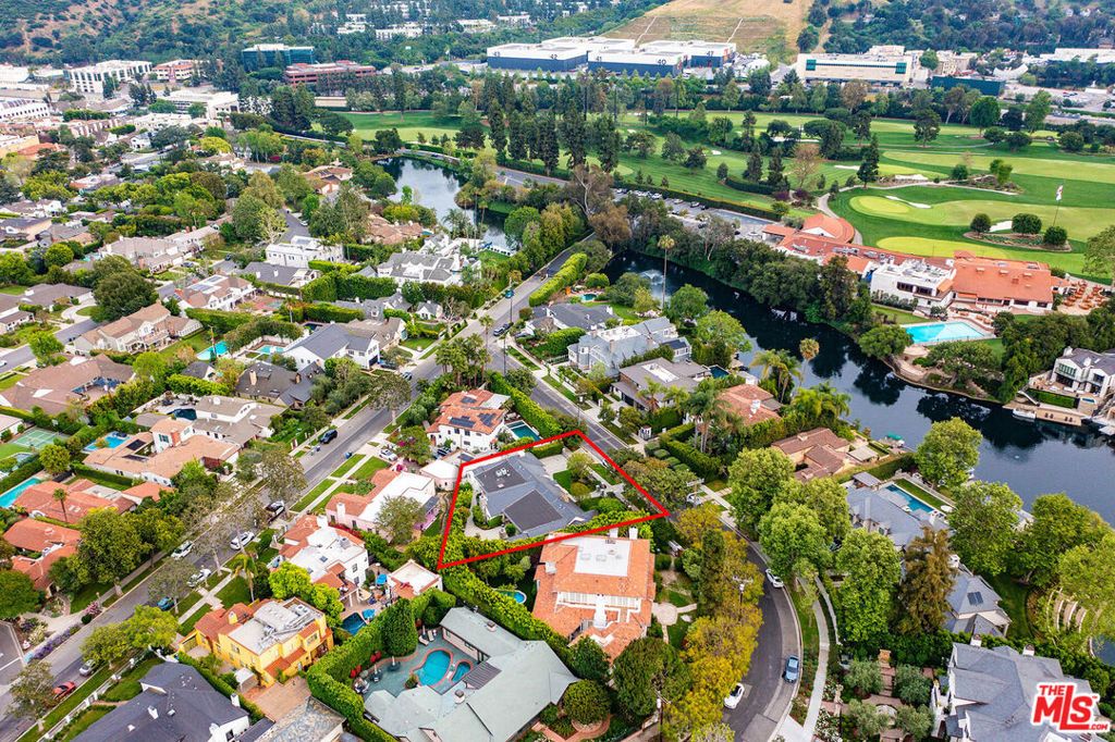 Image 44 of property listing at 9921 Toluca Lake Avenue, Toluca Lake, CA 91602