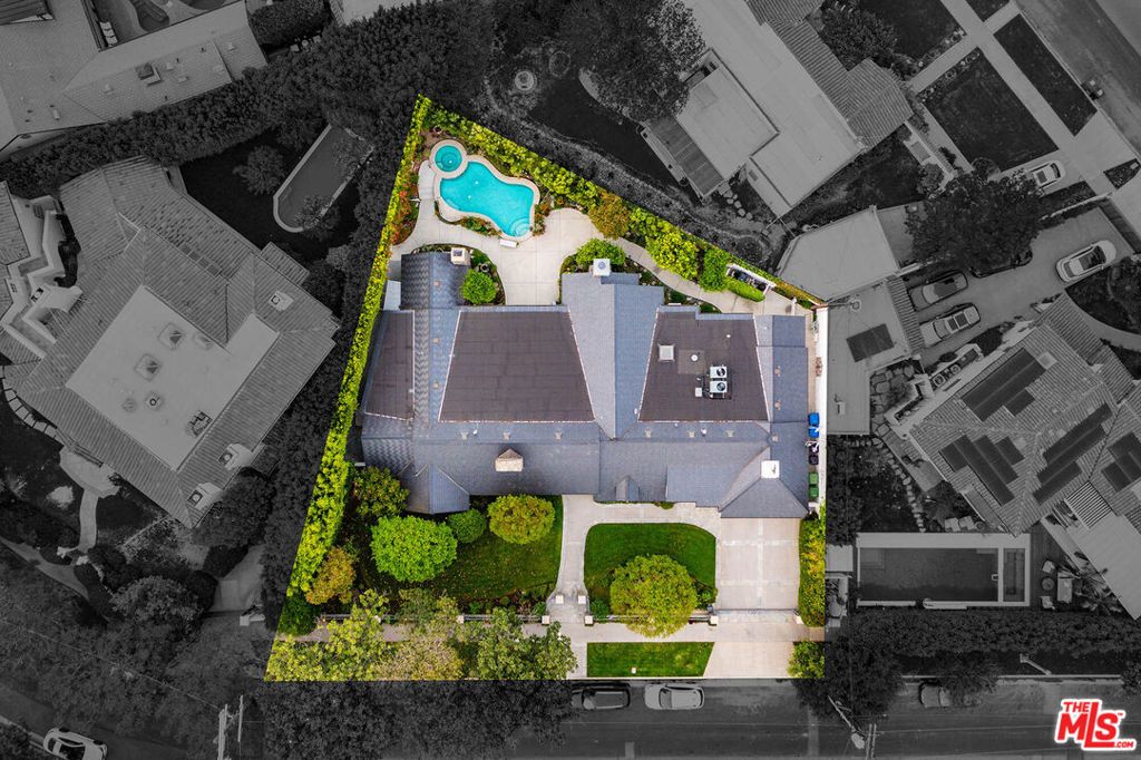 Image 45 of property listing at 9921 Toluca Lake Avenue, Toluca Lake, CA 91602