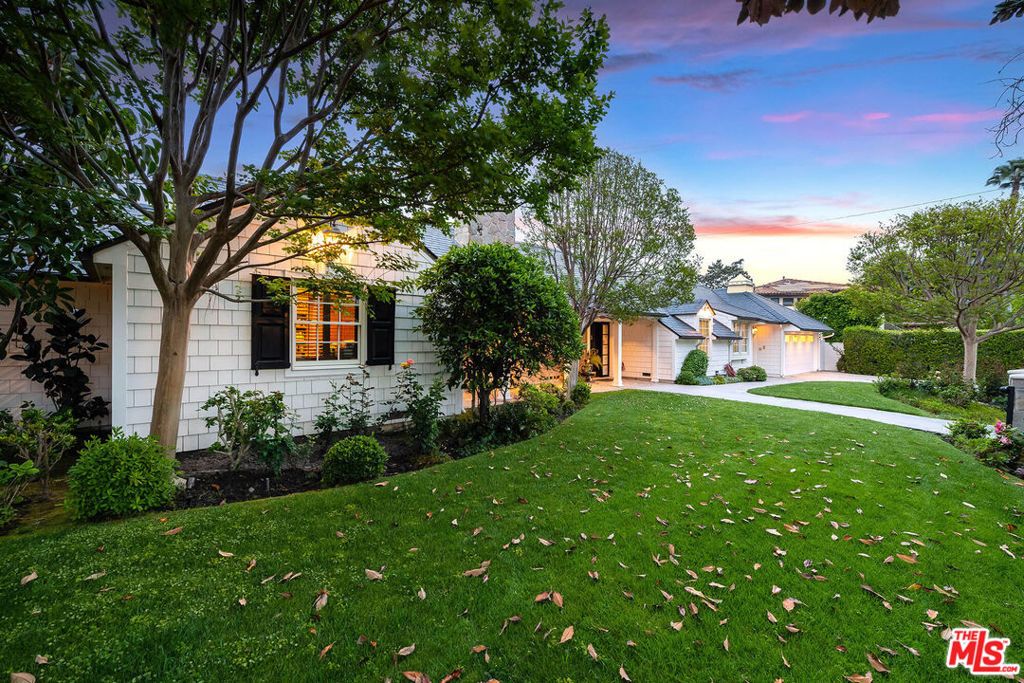 Image 49 of property listing at 9921 Toluca Lake Avenue, Toluca Lake, CA 91602