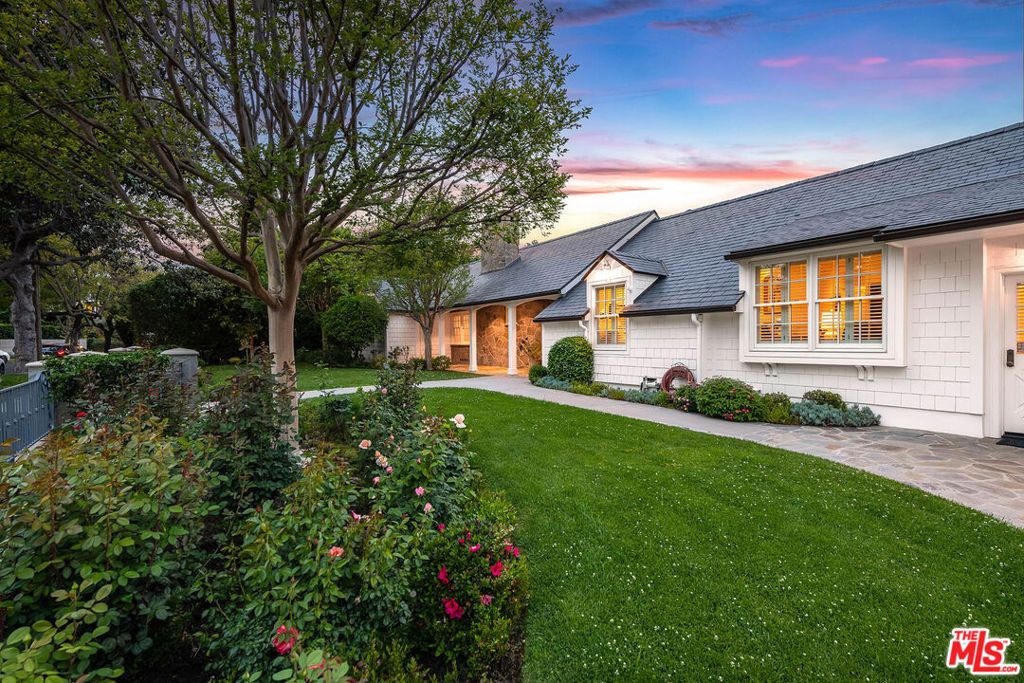 Image 50 of property listing at 9921 Toluca Lake Avenue, Toluca Lake, CA 91602