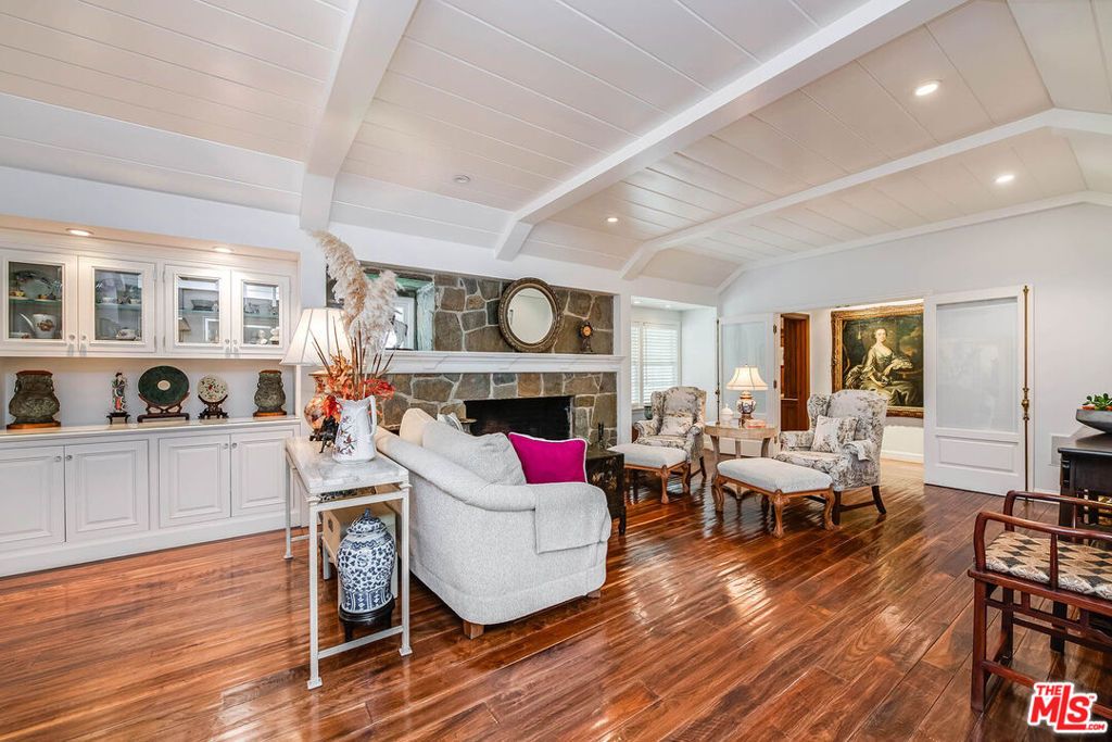 Image 8 of property listing at 9921 Toluca Lake Avenue, Toluca Lake, CA 91602