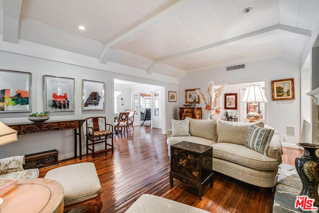 Image 9 of property listing at 9921 Toluca Lake Avenue, Toluca Lake, CA 91602