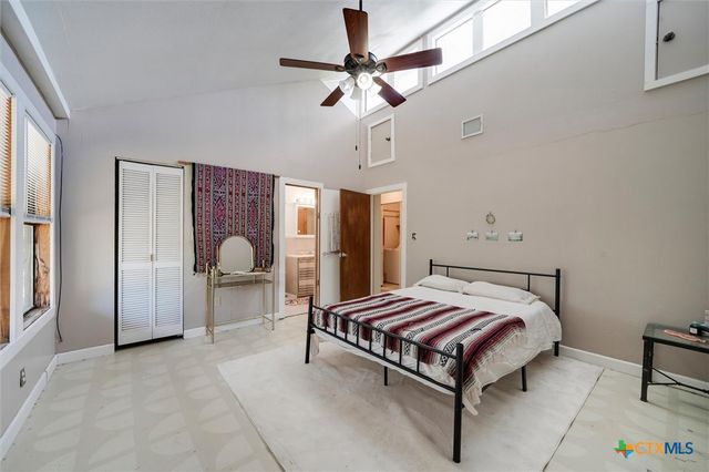 150 Lakeview Drive, Del Valle, TX 78617