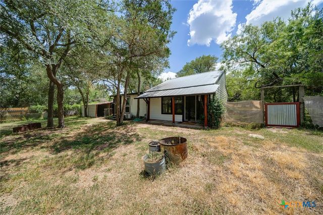150 Lakeview Drive, Del Valle, TX 78617