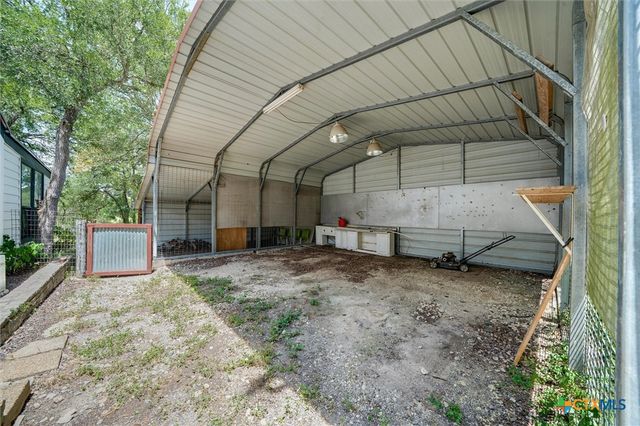 150 Lakeview Drive, Del Valle, TX 78617