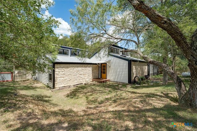 150 Lakeview Drive, Del Valle, TX 78617