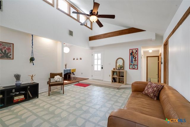 150 Lakeview Drive, Del Valle, TX 78617
