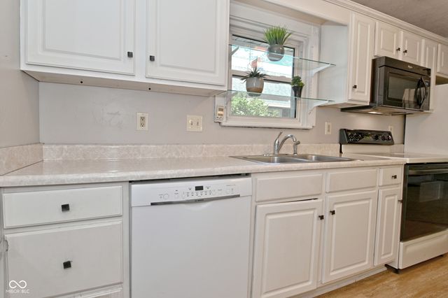 55 W Harrison Street, Mooresville, IN 46158