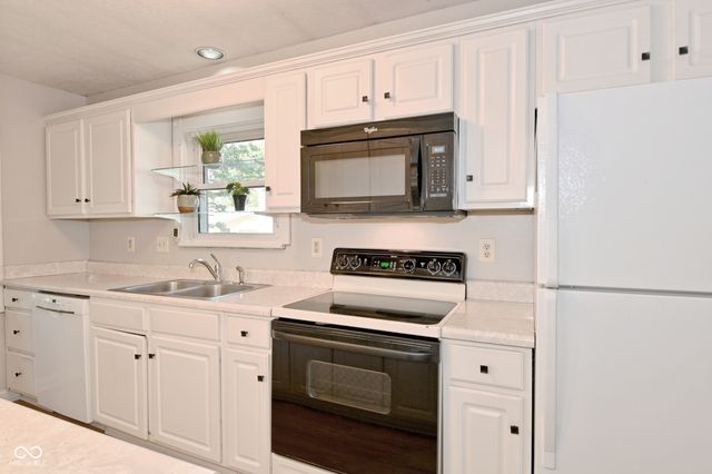 55 W Harrison Street, Mooresville, IN 46158