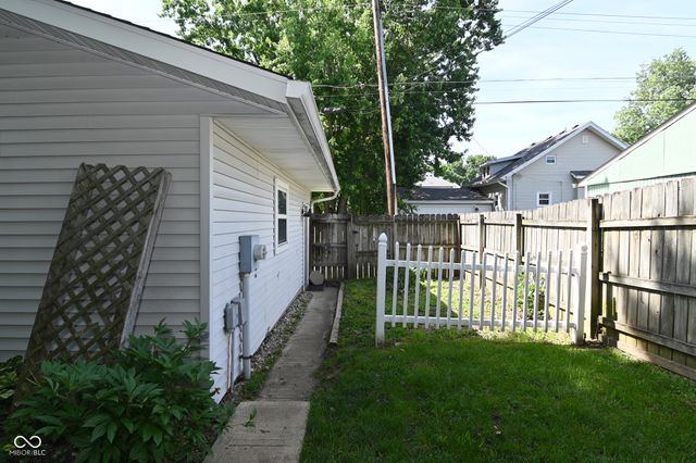 55 W Harrison Street, Mooresville, IN 46158