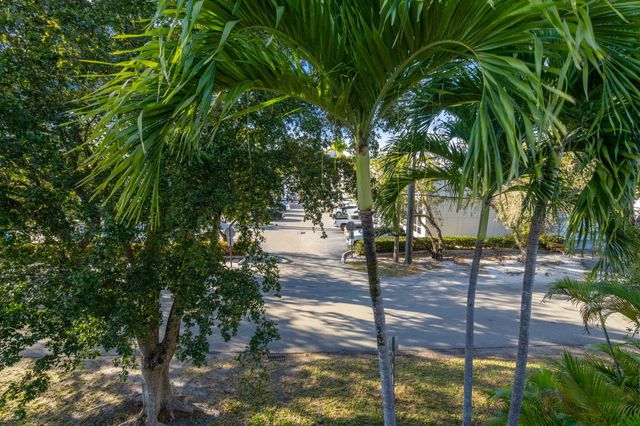5750 Turin Street 206, Coral Gables, FL 33146