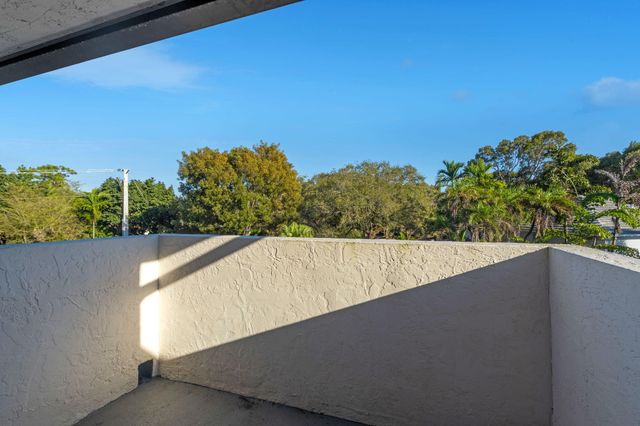 5750 Turin Street 206, Coral Gables, FL 33146