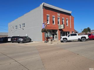 919 6TH Avenue, De Witt, IA 52742