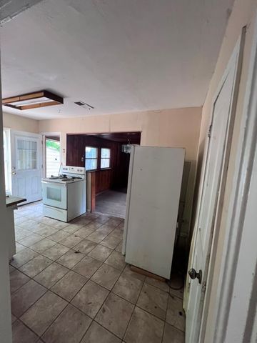 2925 Oakwood Street, Haltom City, TX 76117
