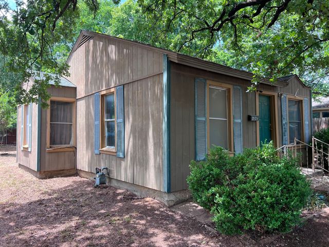 2925 Oakwood Street, Haltom City, TX 76117