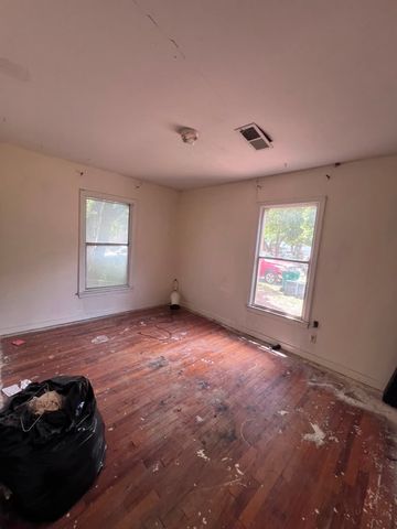 2925 Oakwood Street, Haltom City, TX 76117