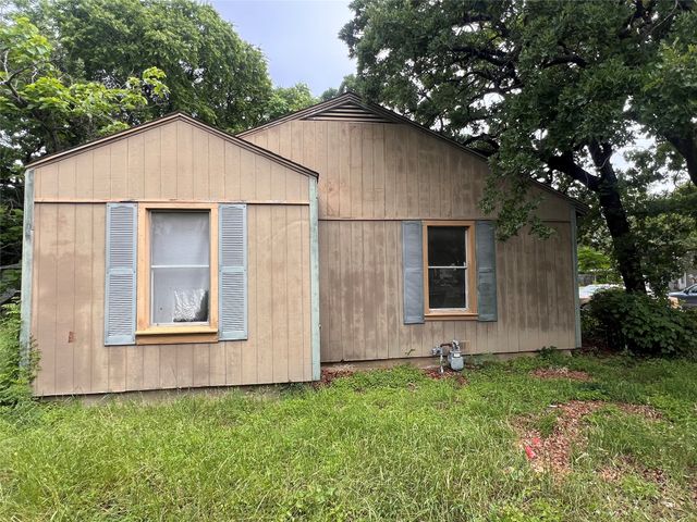 2925 Oakwood Street, Haltom City, TX 76117