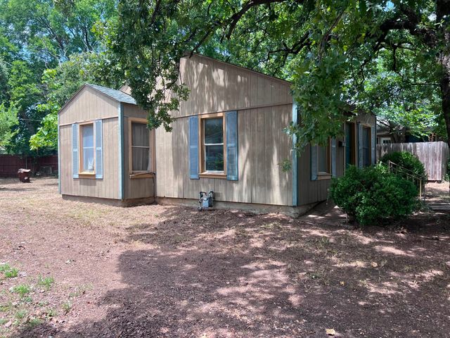 2925 Oakwood Street, Haltom City, TX 76117