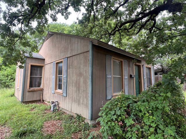 2925 Oakwood Street, Haltom City, TX 76117